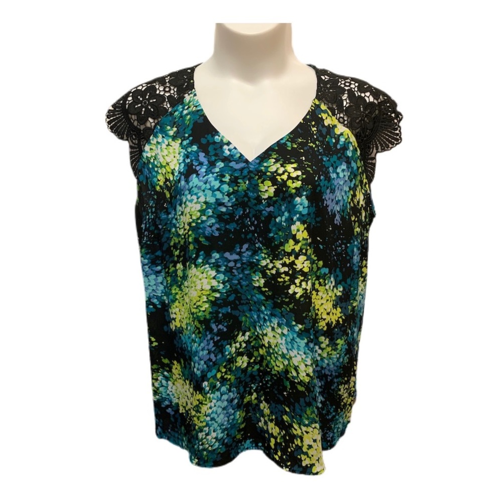 CITY STREETS 3X Lace Sleeves Top Blouse Shirt V Neck EXCELLENT USED CONDITION